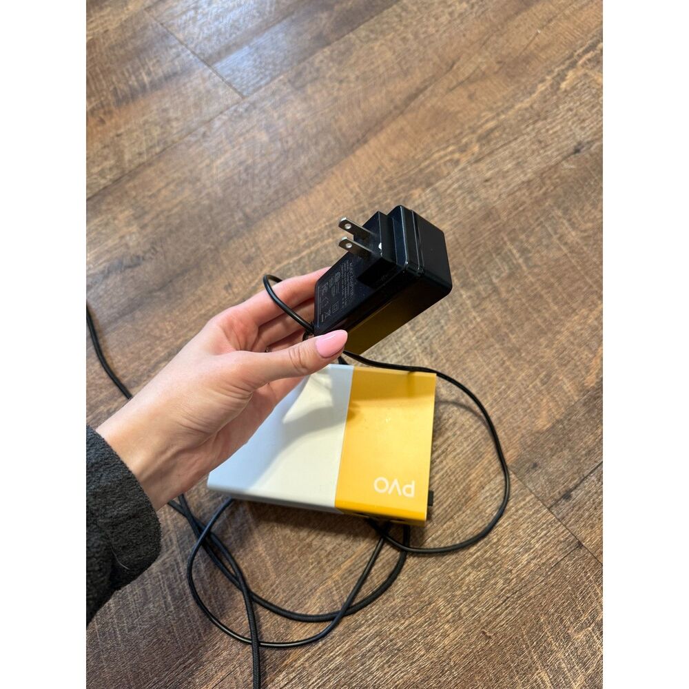Projector with USB-C cable connector - Picture 7 of 8